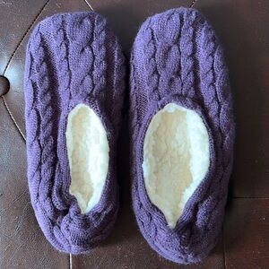 Women’s non-slip slippers, Size 7-8, Purple, cable knit pattern w/fuzzy lining.